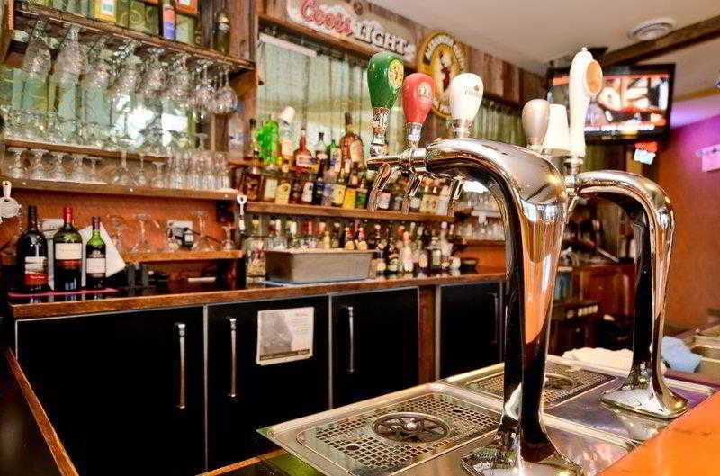 Super 8 By Wyndham Gananoque Country Squire Resort