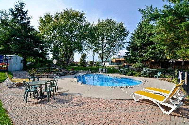 Super 8 By Wyndham Gananoque Country Squire Resort