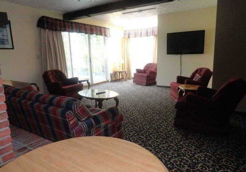 Super 8 By Wyndham Gananoque Country Squire Resort