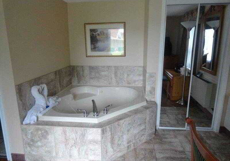 Super 8 By Wyndham Gananoque Country Squire Resort