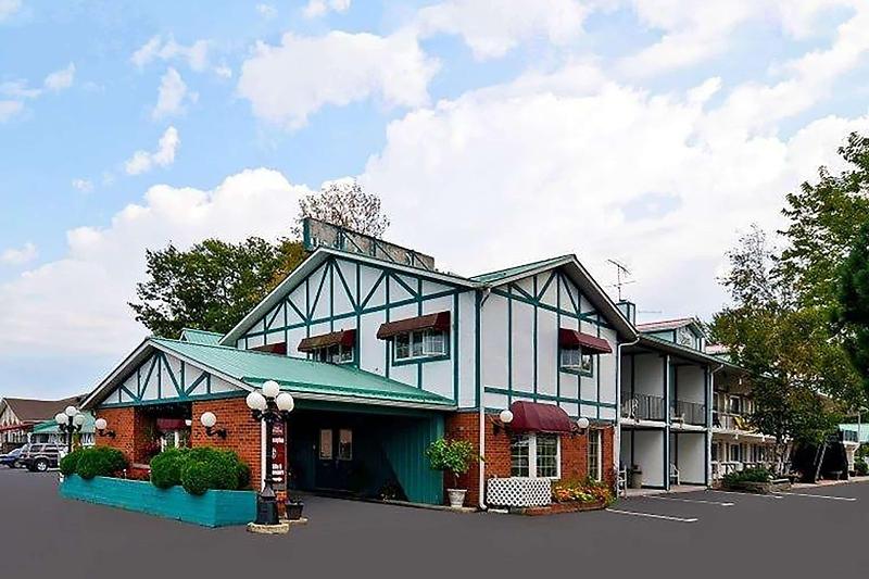 Super 8 By Wyndham Gananoque   Country Squire Resort