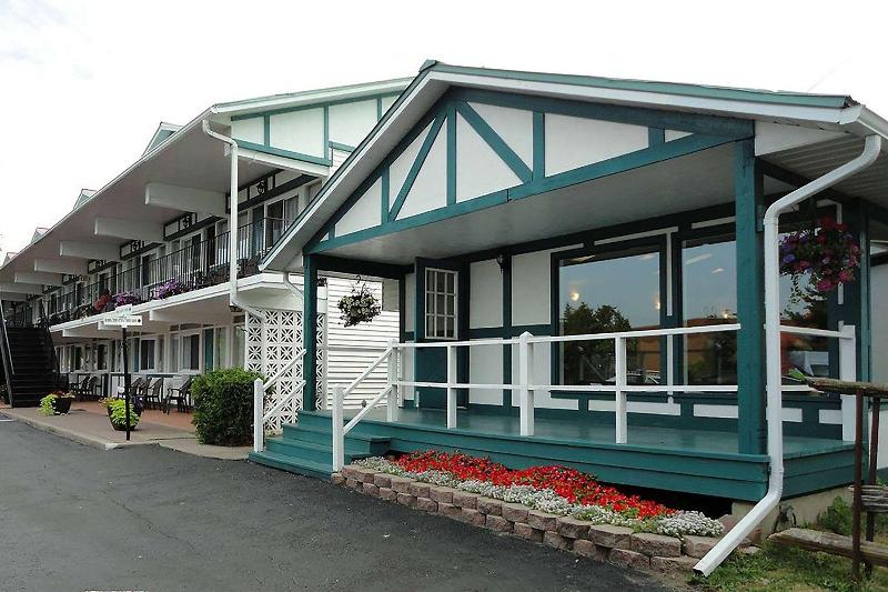 Super 8 By Wyndham Gananoque Country Squire Resort