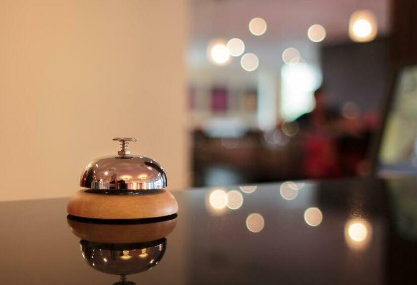 Executive Plaza Hotel & Conference Centre, Metro Vancouver