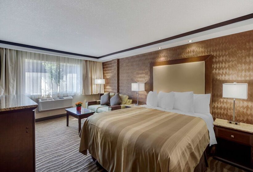 ホテル Best Western Plus Edmonton Airport