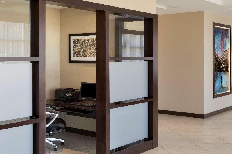 ホテル Best Western Plus Edmonton Airport