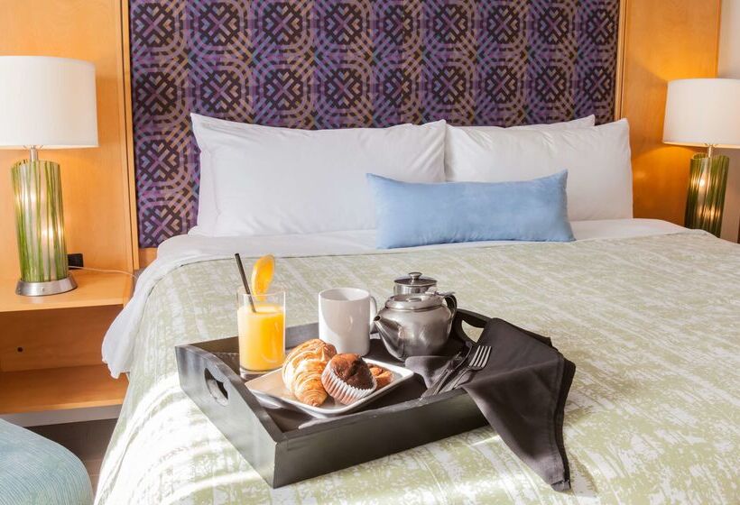 Отель Best Western Premier Toronto Airport Carlingview