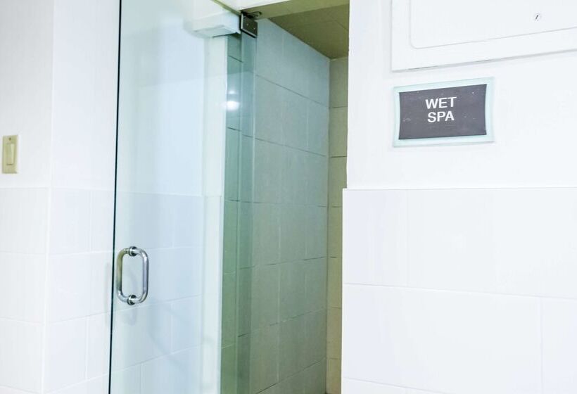 Отель Best Western Premier Toronto Airport Carlingview