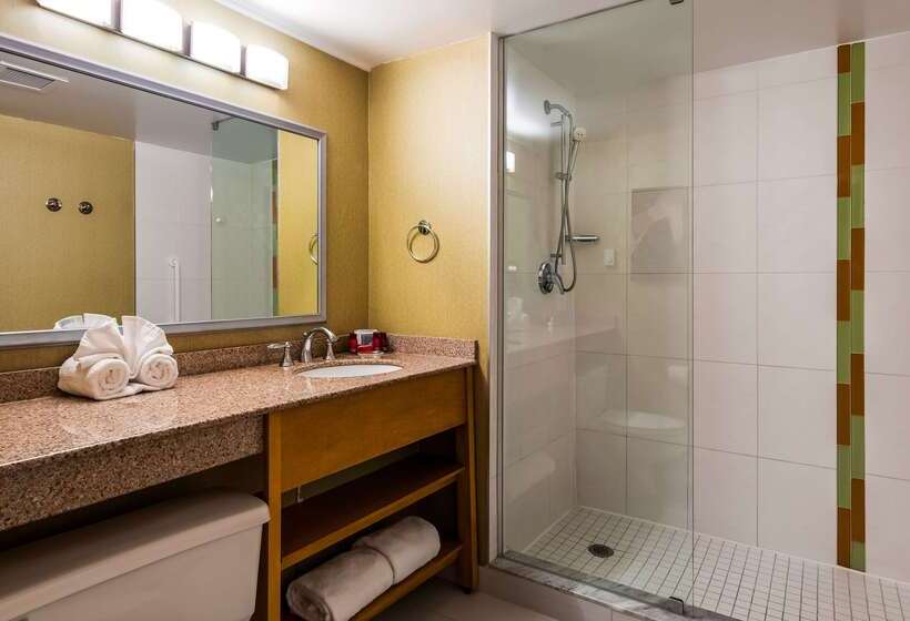 Отель Best Western Premier Toronto Airport Carlingview