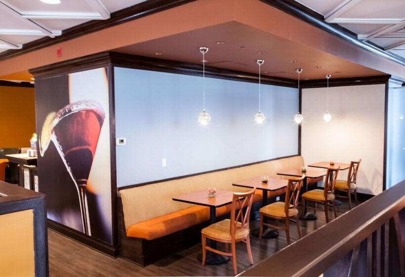 Отель Best Western Premier Toronto Airport Carlingview