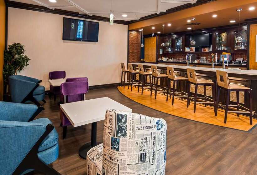 Отель Best Western Premier Toronto Airport Carlingview