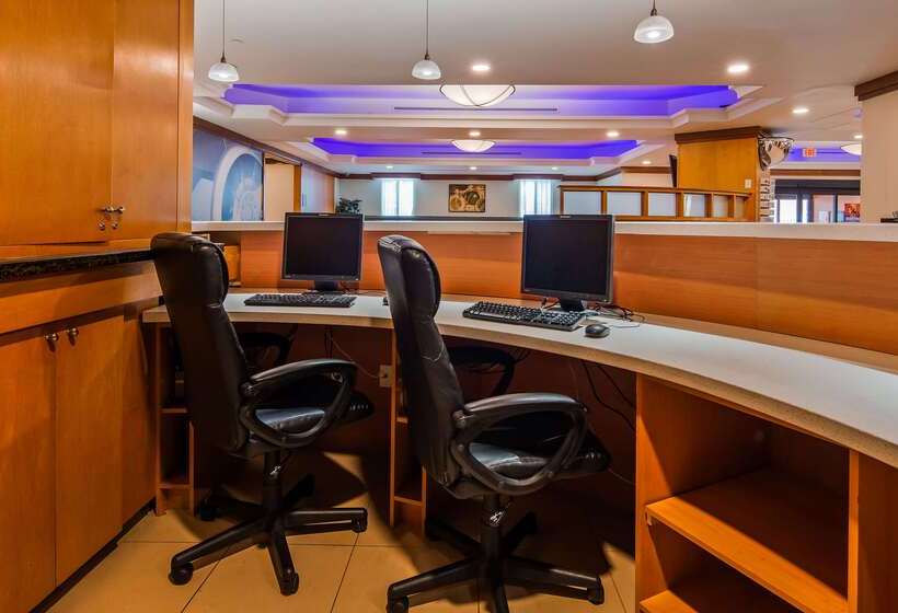 Отель Best Western Premier Toronto Airport Carlingview