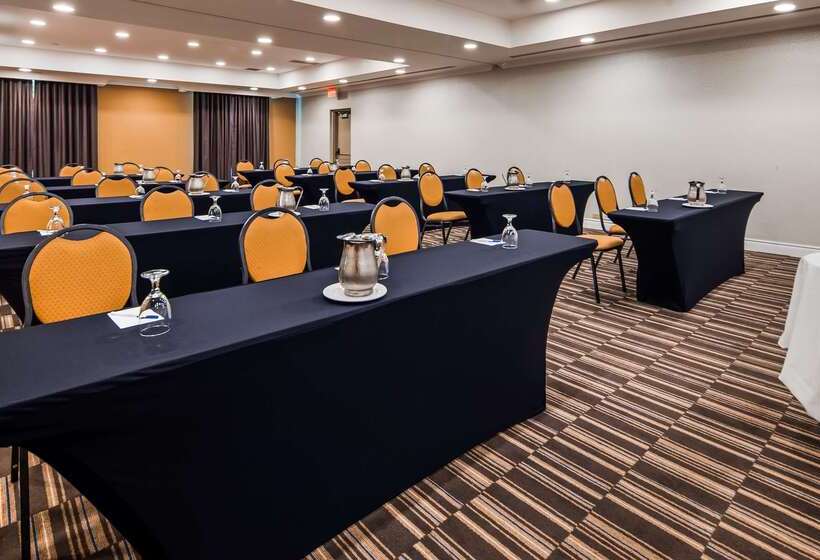 Отель Best Western Premier Toronto Airport Carlingview