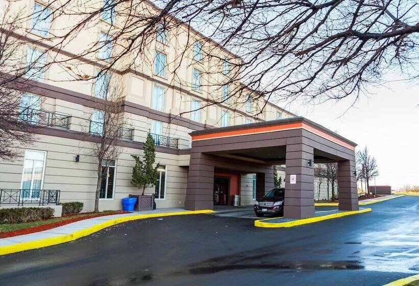 Отель Best Western Premier Toronto Airport Carlingview