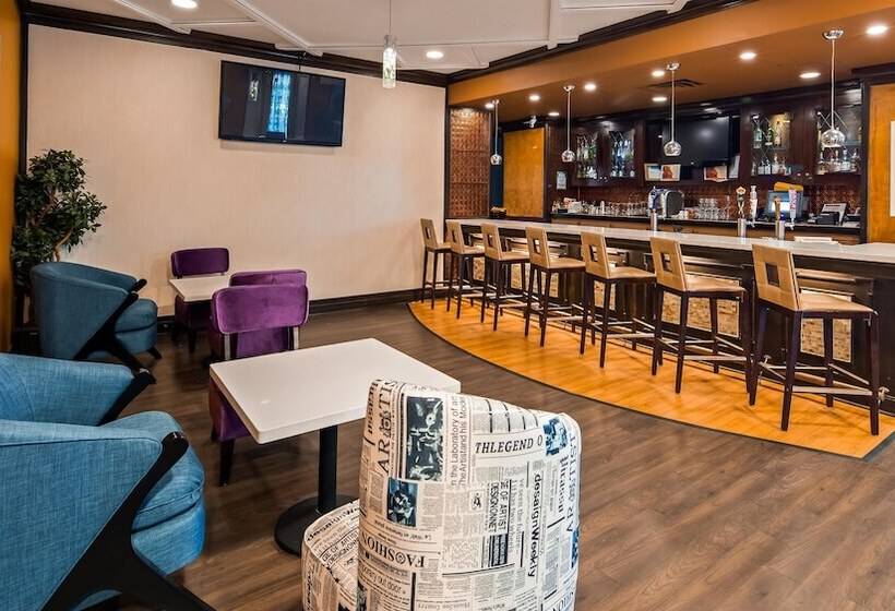 Отель Best Western Premier Toronto Airport Carlingview