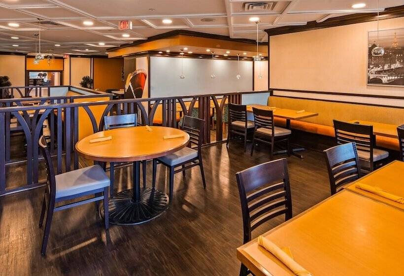 Отель Best Western Premier Toronto Airport Carlingview