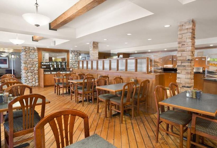 호텔 Canmore Inn & Suites