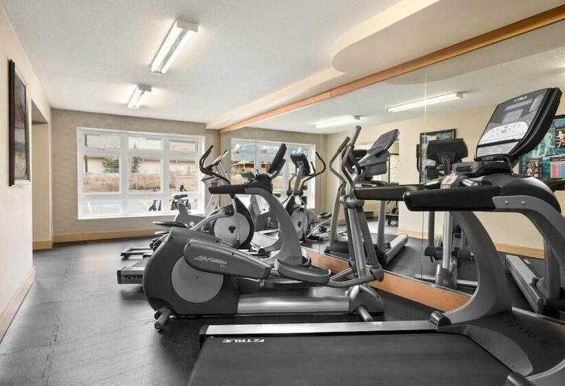 호텔 Canmore Inn & Suites