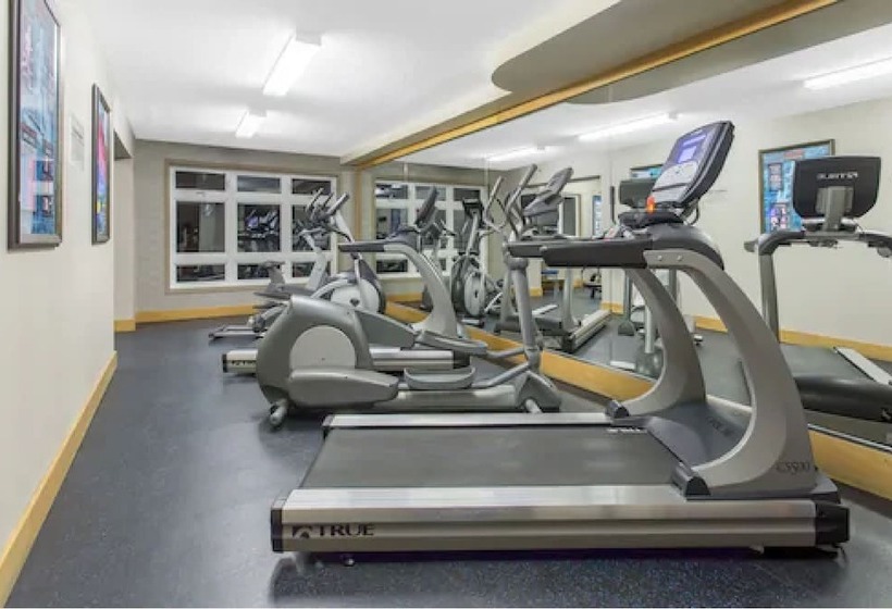 호텔 Canmore Inn & Suites