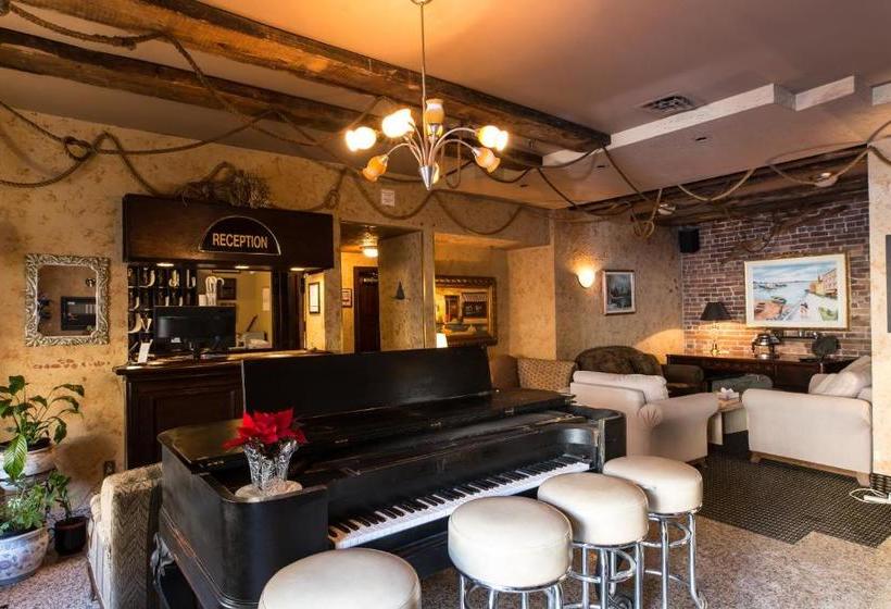 호텔 Champ De Mars Montreal