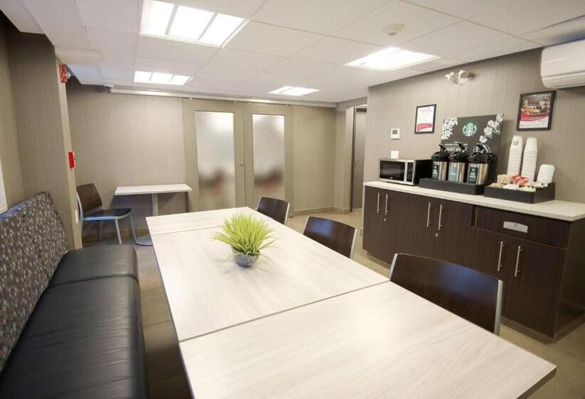 Coast Calgary Downtown Hotel & Suites By Apa