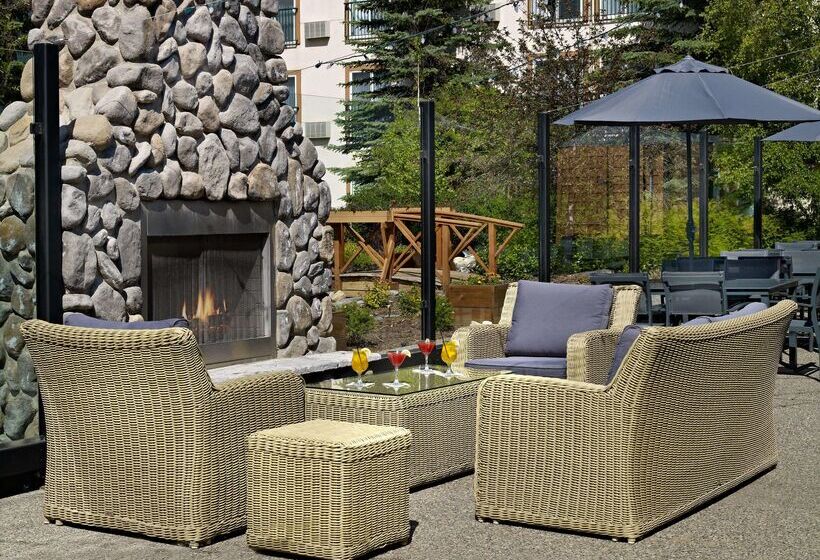 Coast Canmore Hotel & Conference Centre