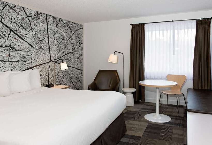 Coast Canmore Hotel & Conference Centre