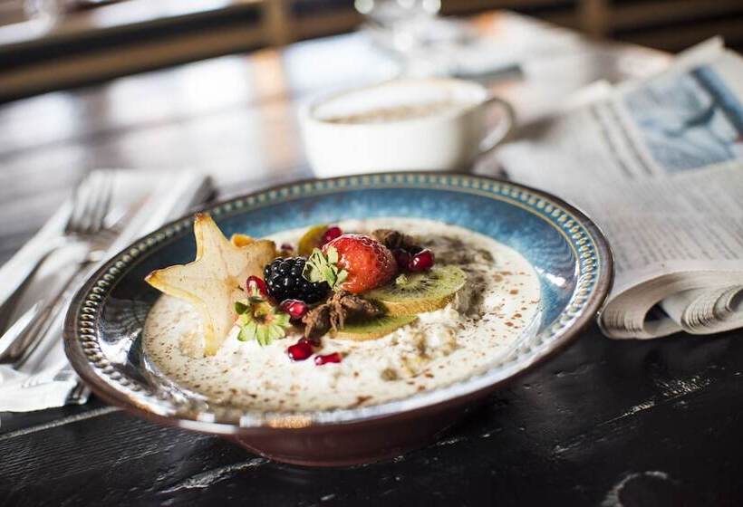 Coast Canmore Hotel & Conference Centre