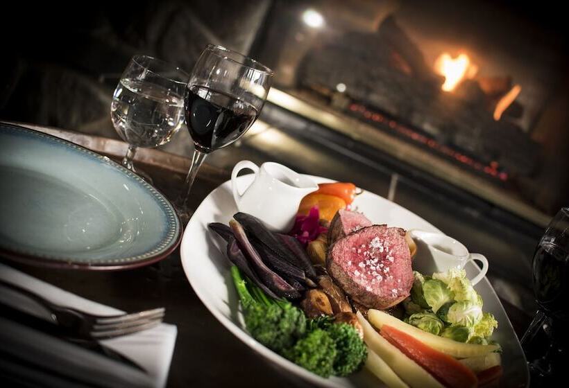 Coast Canmore Hotel & Conference Centre