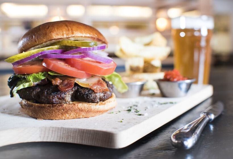 Coast Canmore Hotel & Conference Centre