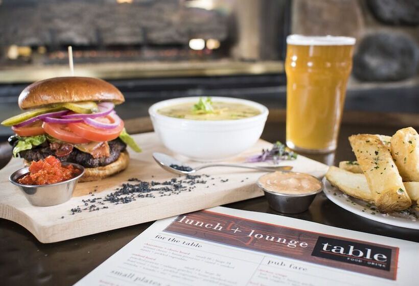 Coast Canmore Hotel & Conference Centre