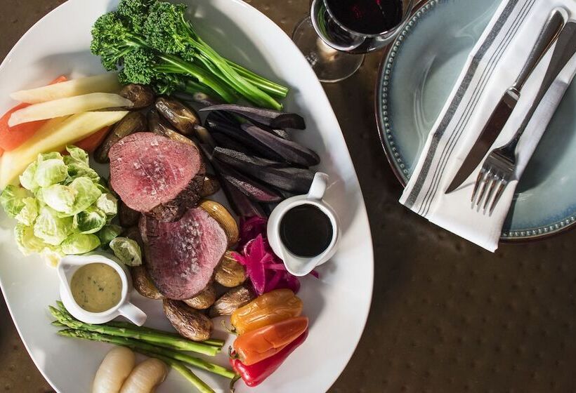 Coast Canmore Hotel & Conference Centre