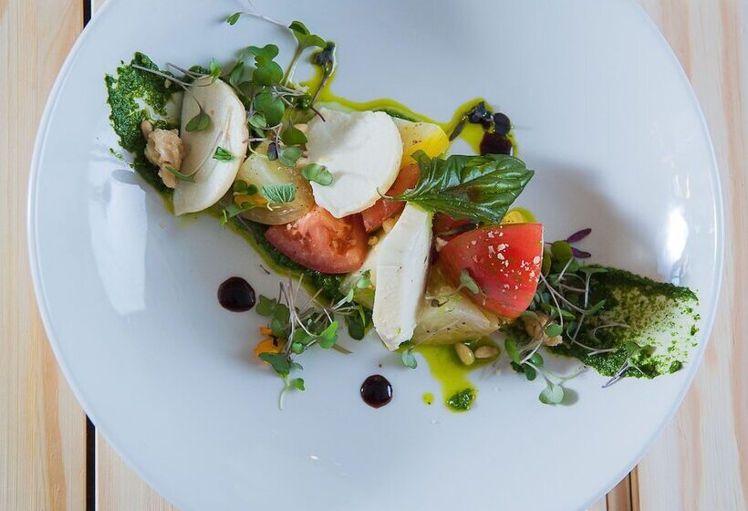 Coast Canmore Hotel & Conference Centre