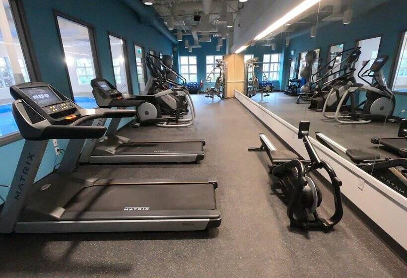 Coast Canmore Hotel & Conference Centre