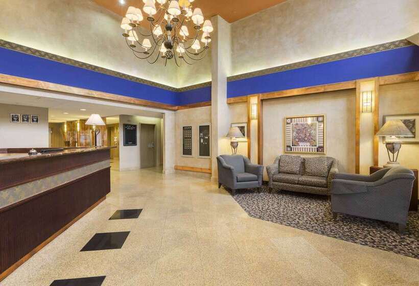 호텔 Days Inn By Wyndham Ottawa West