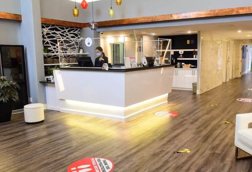 Отель Days Inn By Wyndham Ottawa West