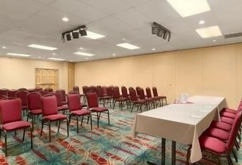 Отель Days Inn By Wyndham Stephenville