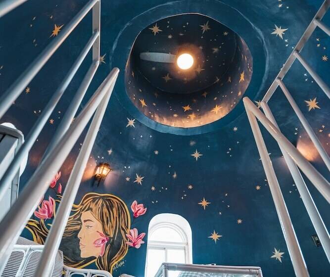 Отель De Paris Montreal