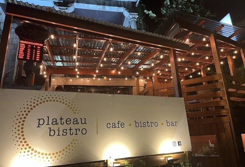 Отель De Paris Montreal