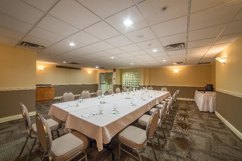 فندق Doubletree By Hilton Kelowna