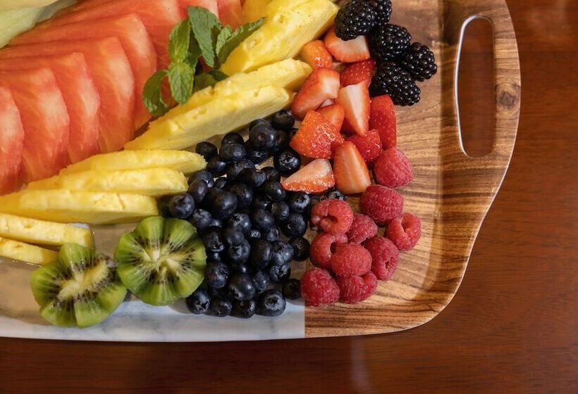 Executive Plaza Hotel & Conference Centre, Metro Vancouver