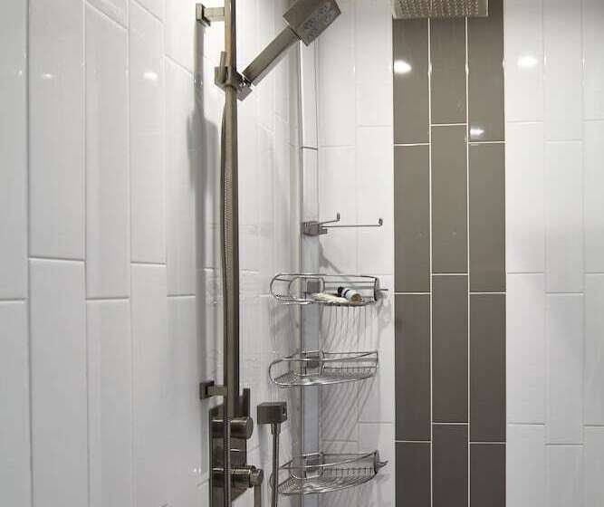 Executive Plaza Hotel & Conference Centre, Metro Vancouver