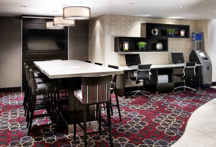 Отель Four Points By Sheraton Mississauga  Meadowvale