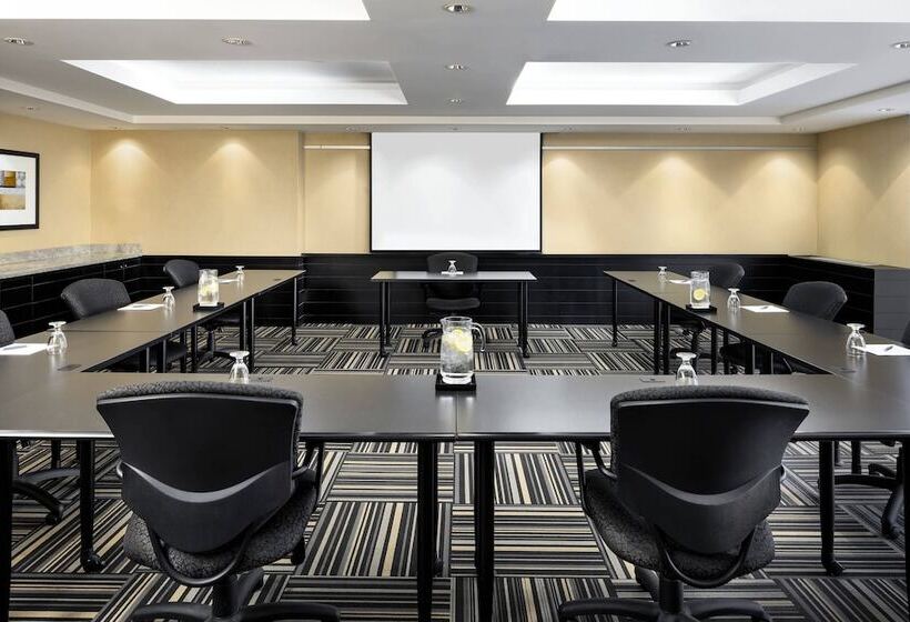 ホテル Four Points By Sheraton Mississauga Meadowvale