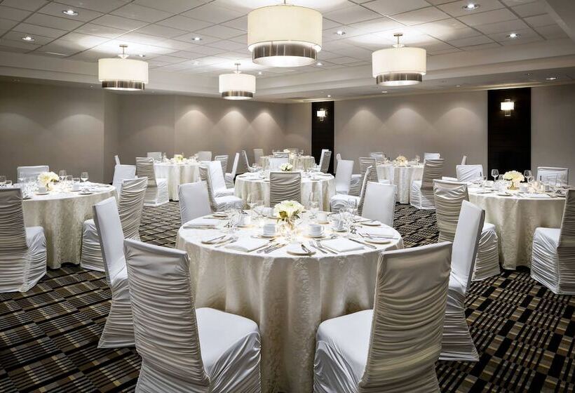 ホテル Four Points By Sheraton Mississauga Meadowvale