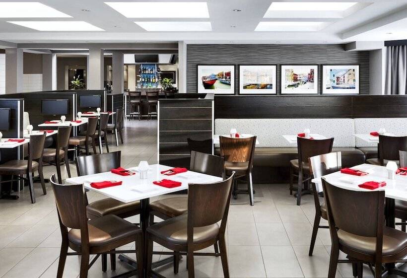 Отель Four Points By Sheraton Mississauga  Meadowvale