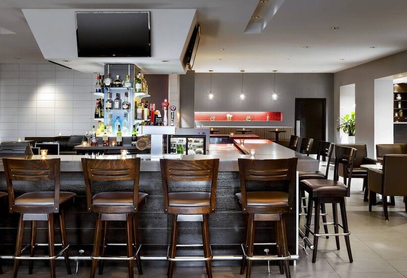 Отель Four Points By Sheraton Mississauga  Meadowvale