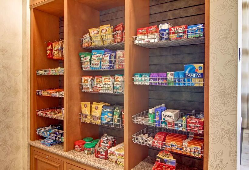 בית מלון כפרי Hilton Garden Inn Calgary Airport