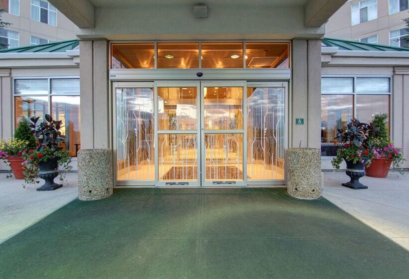 בית מלון כפרי Hilton Garden Inn Calgary Airport