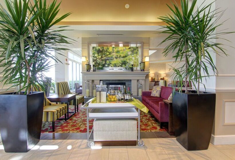 בית מלון כפרי Hilton Garden Inn Calgary Airport