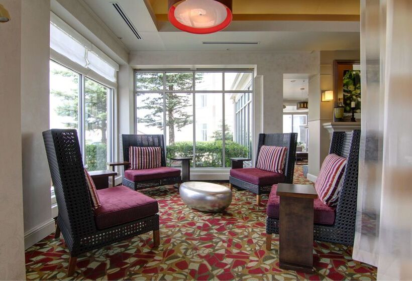 בית מלון כפרי Hilton Garden Inn Calgary Airport